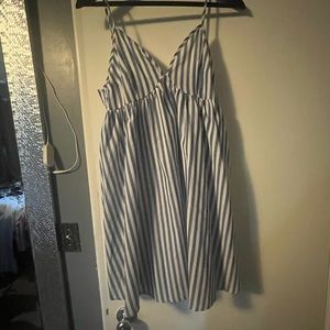 Lightweight maternity dress